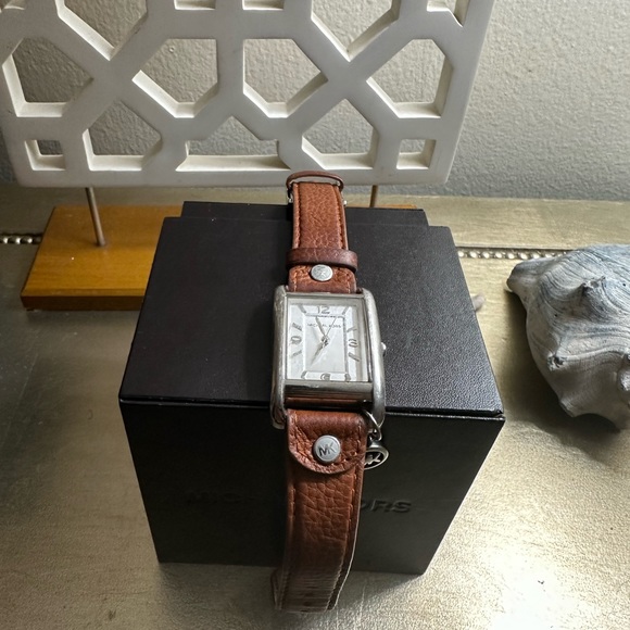 MICHAEL KORS WATCH - Picture 3 of 4